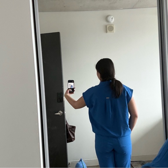 FIGS Rafaela Oversized Scrub Top - Picture 2 of 6